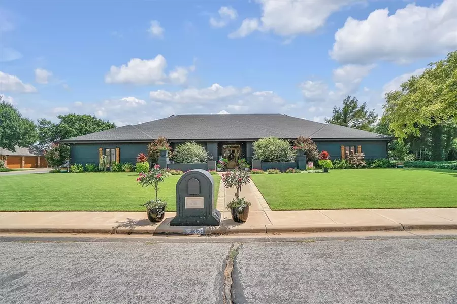 328 Val Verde ST, Altus, OK 73521