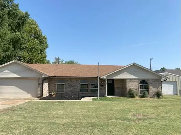 902 Amity LN, El Reno, OK 73036