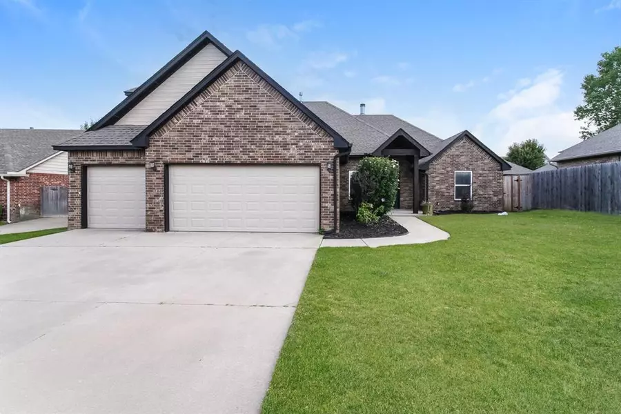 11220 NW 102nd ST, Yukon, OK 73099