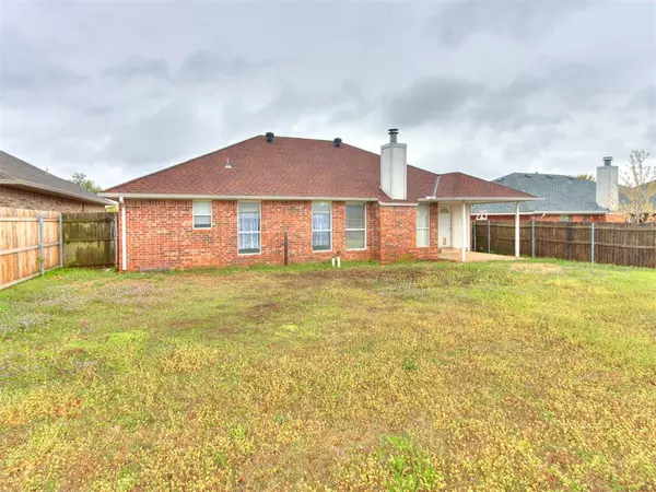 Edmond, OK 73003,1717 Foxfire RD