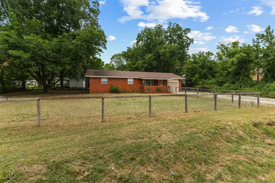 215 N Divsion ST, Konawa, OK 74849