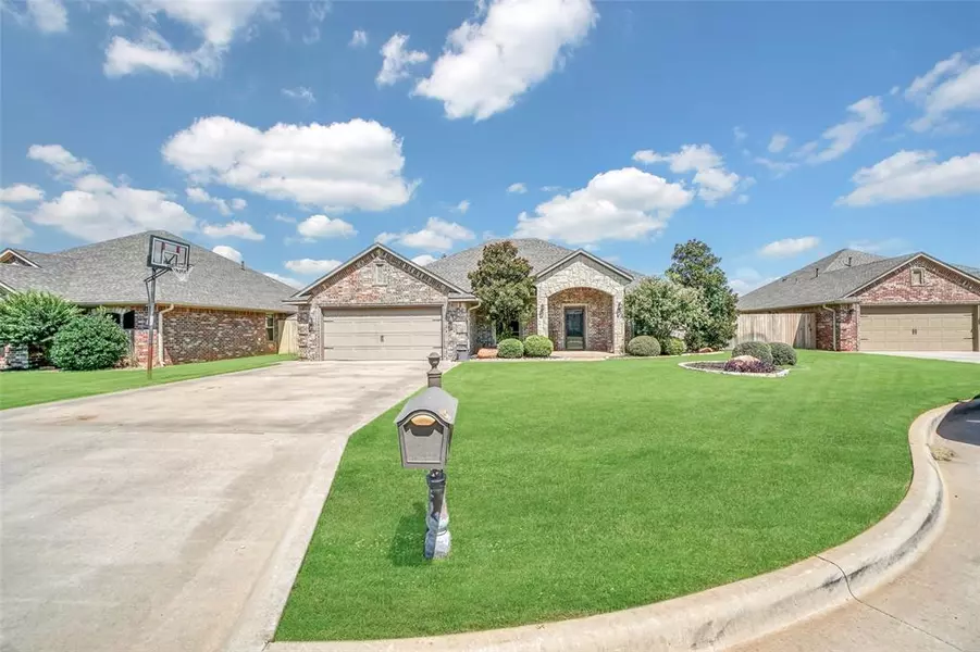 916 Isabella LN, Altus, OK 73521