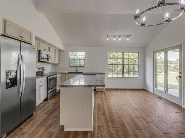 Mustang, OK 73064,1033 W Ridgehaven WAY