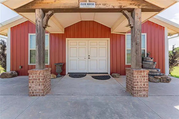 Blanchard, OK 73010,981 County Street 2984