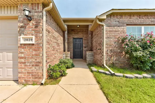 Mustang, OK 73064,2029 W Oak Valley WAY