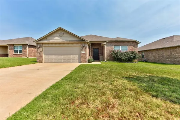 Mustang, OK 73064,2029 W Oak Valley WAY