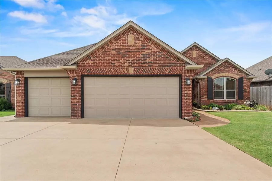 11716 SW 17th ST, Yukon, OK 73099