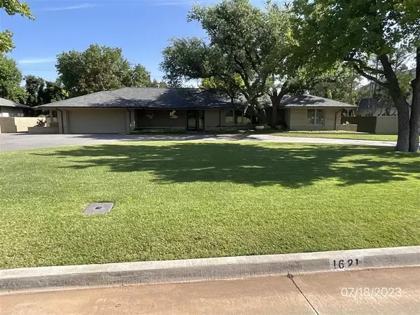 1621 Queenstown RD, Oklahoma City, OK 73116