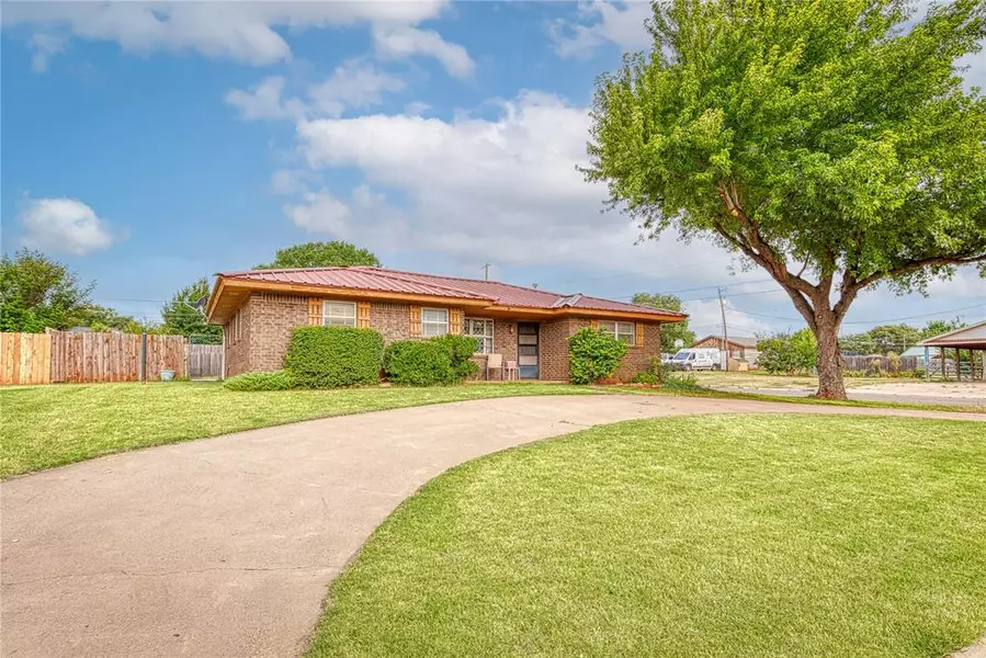 421 N Otis AVE, Elk City, OK 73644