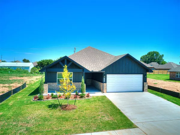 7712 Three Woods LN, Yukon, OK 73099