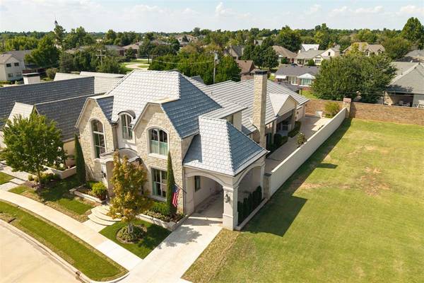 1121 Cumberland CT, Nichols Hills, OK 73116
