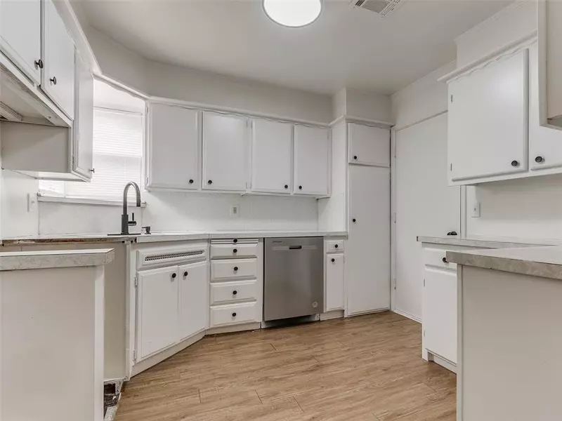 2210 SW 52nd ST, Oklahoma City, OK 73119
