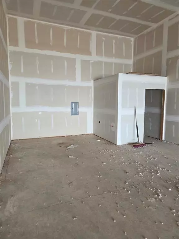 Mustang, OK 73064,308 W State 152 HWY #110