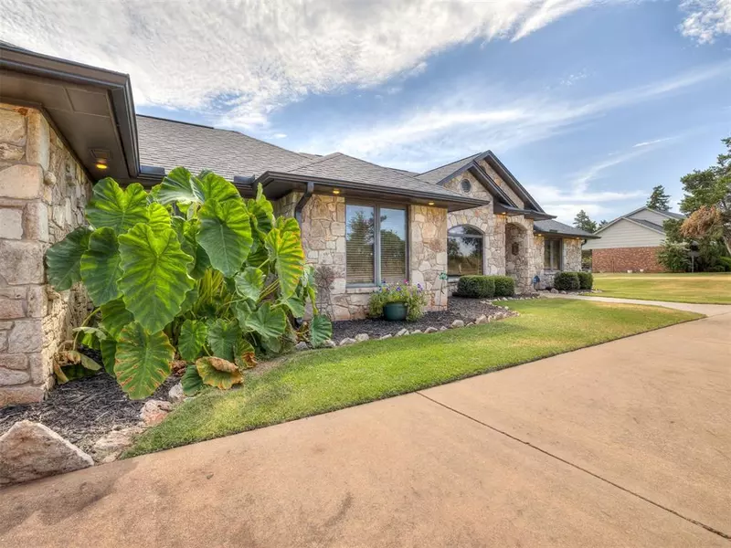 1140 S May AVE, Guthrie, OK 73044