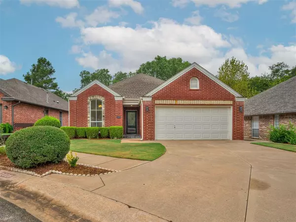 2825 Park Hollow LN, Edmond, OK 73003