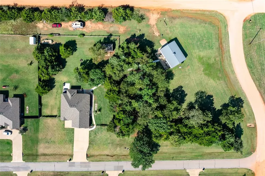 709 Bluestem DR, Guthrie, OK 73044