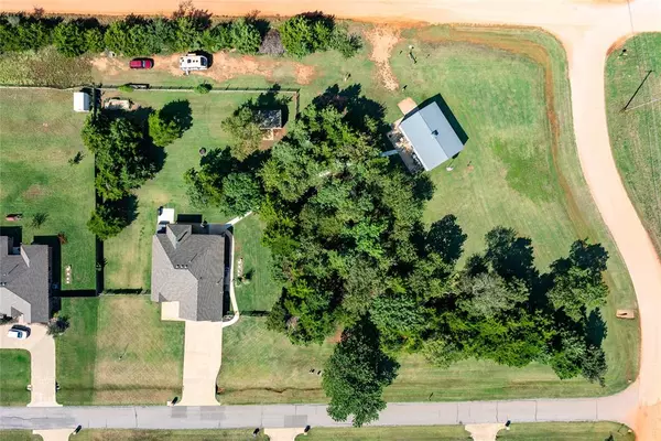 709 Bluestem DR, Guthrie, OK 73044