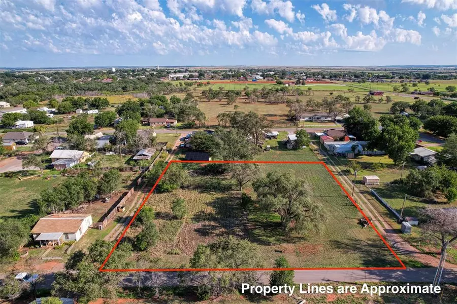 705 E Leverett AVE, Sayre, OK 73662