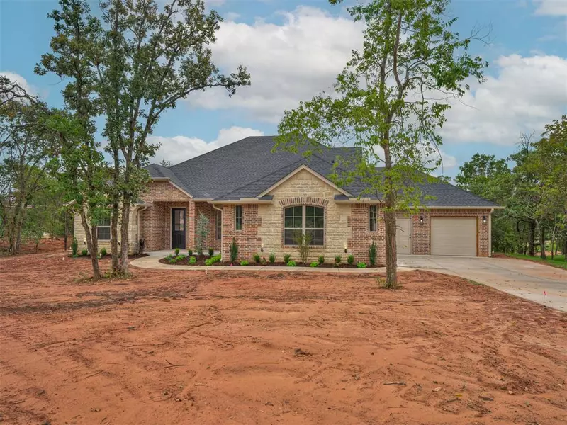 8101 Longbow DR, Guthrie, OK 73044