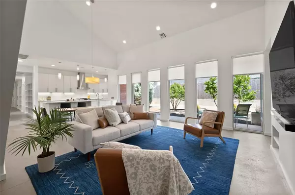 925 NW 8th ST, Oklahoma City, OK 73106