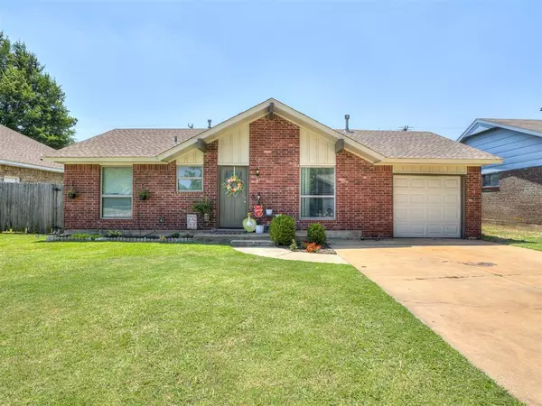 928 SW 10th ST, Moore, OK 73160
