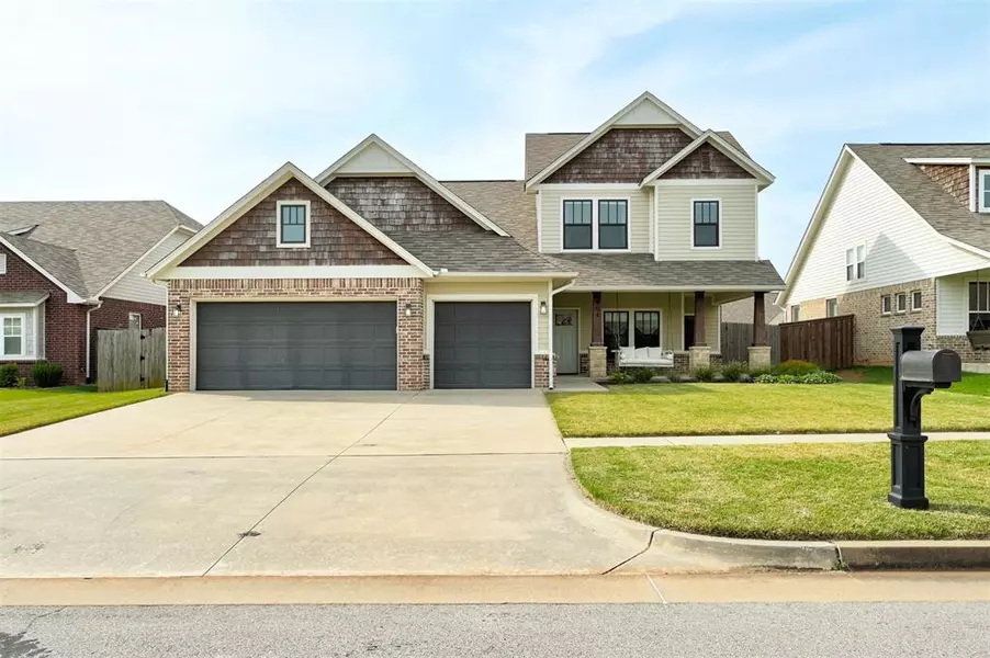 904 NE 21st ST, Moore, OK 73160