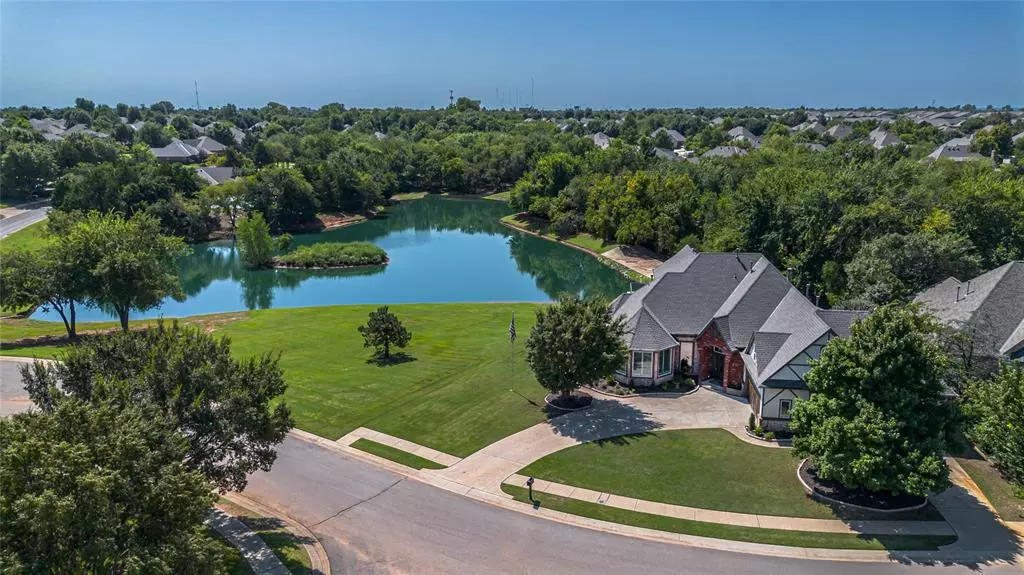 300 Heritage Green RD, Edmond, OK 73003