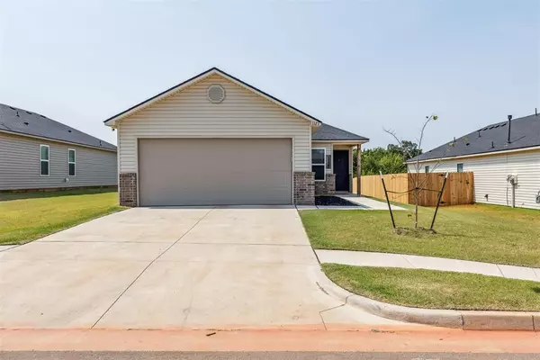 1127 Stallion DR, Guthrie, OK 73044
