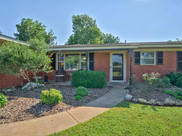 Crescent, OK 73028,406 S Pine ST