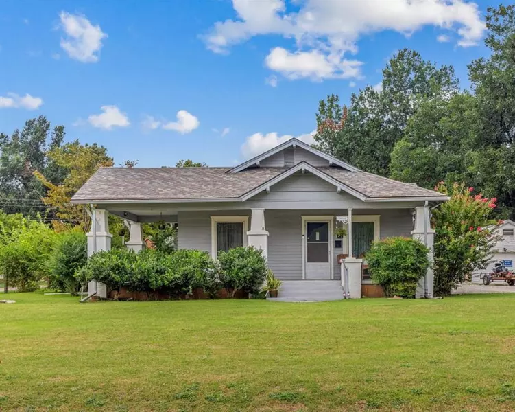 1028 S 16th ST, Chickasha, OK 73018