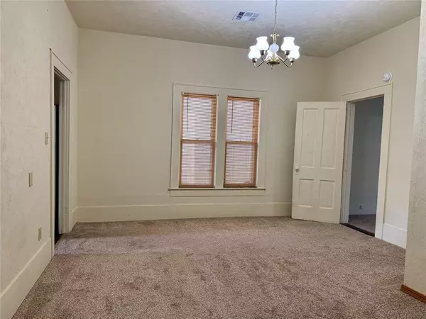 Chickasha, OK 73018,910 S 6th ST