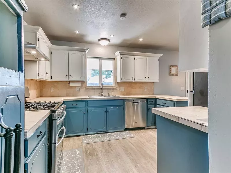 1813 Bonnycastle LN, Yukon, OK 73099