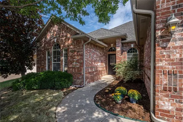 Edmond, OK 73003,1725 Shady CT