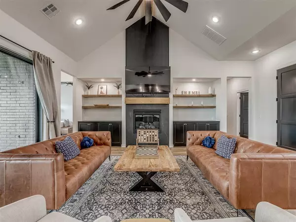 1330 Acclivis CT, Newcastle, OK 73065