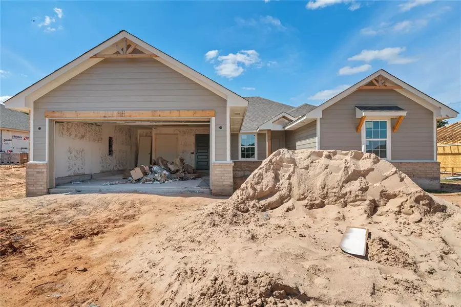 4632 Lincoln LNDG, Harrah, OK 73045
