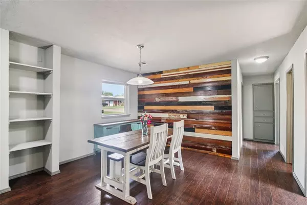 Moore, OK 73160,916 NE 6th ST