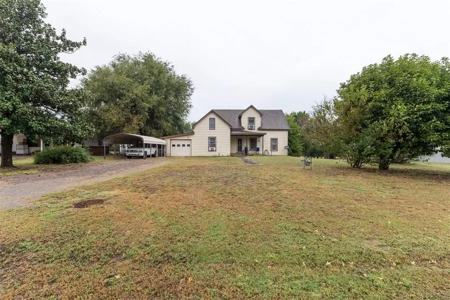 319 E Main ST, Calumet, OK 73014