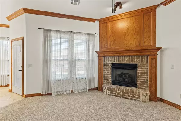 Moore, OK 73160,109 SW 9th ST