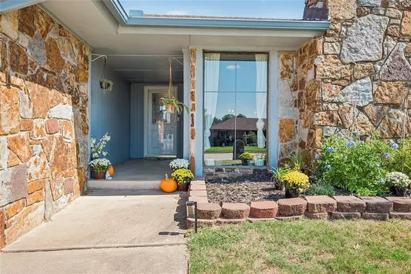 326 Cedar Bend DR, Midwest City, OK 73130