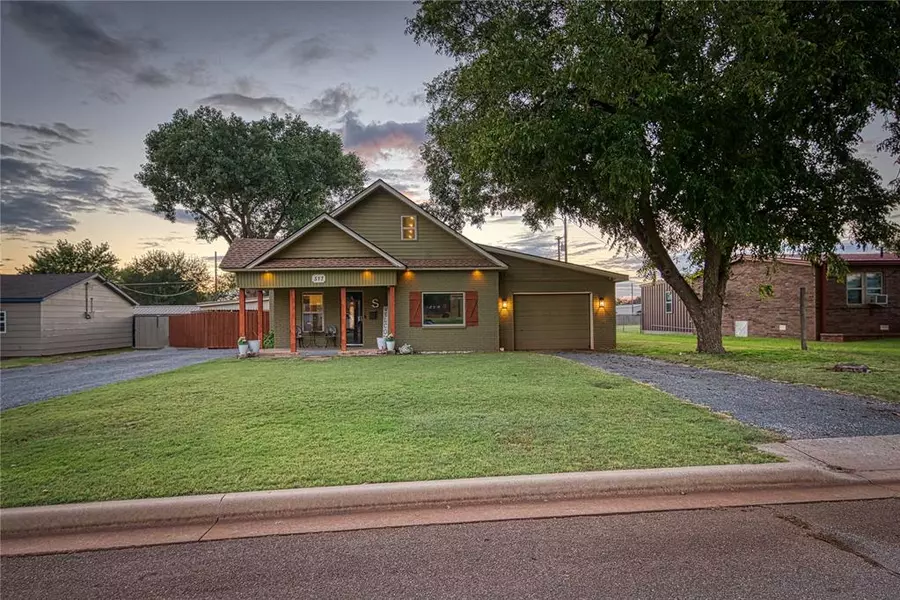 517 N Booth AVE, Elk City, OK 73644