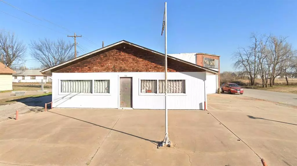 319 N 1st ST, Anadarko, OK 73005
