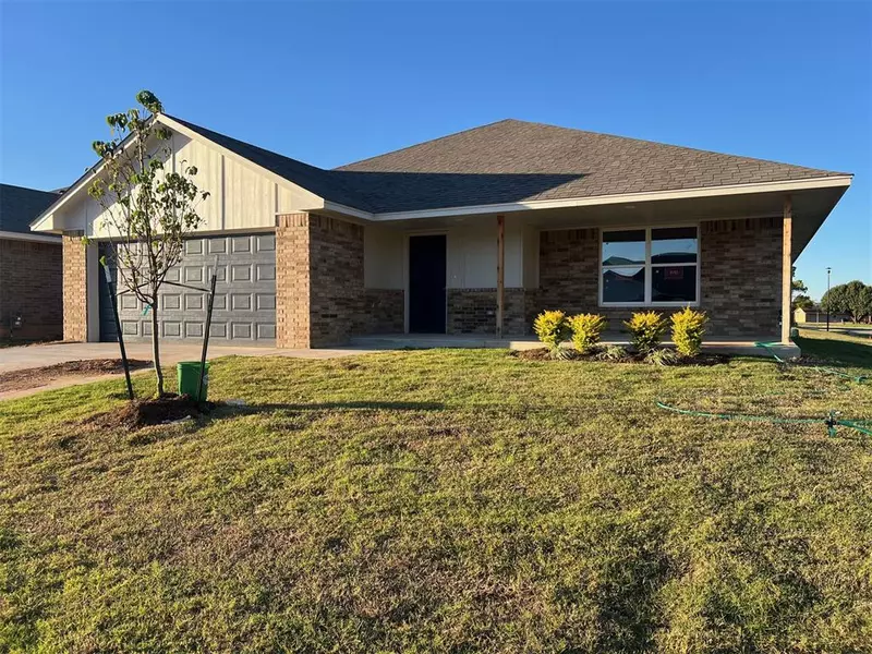904 Hazy Brook CIR, Chickasha, OK 73018