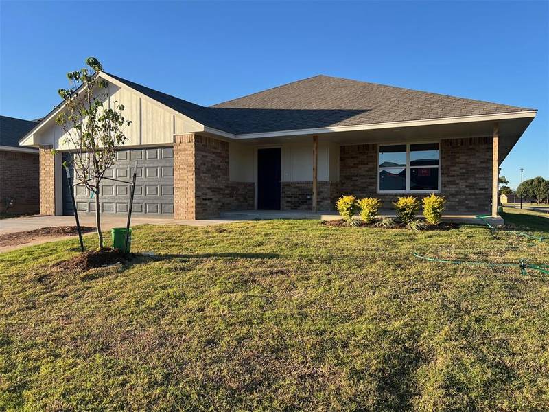 904 Hazy Brook CIR, Chickasha, OK 73018