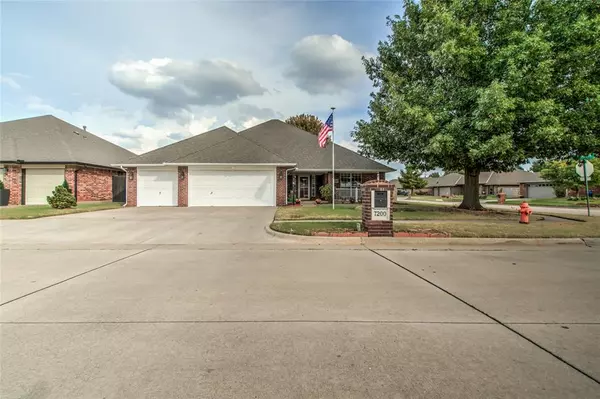 7200 Green Meadow LN, Oklahoma City, OK 73132