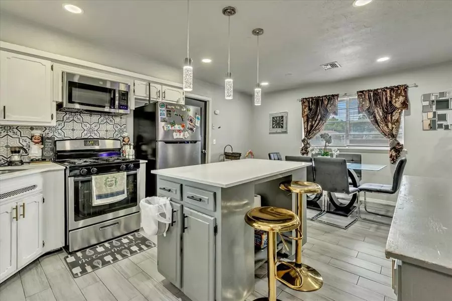 225 Randall DR, Midwest City, OK 73110