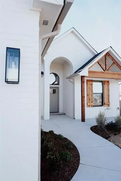 10809 Blue Creek DR, Yukon, OK 73099