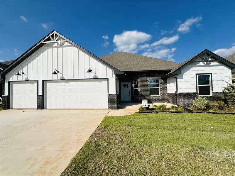 2901 Summit Hollow CIR, Norman, OK 73071