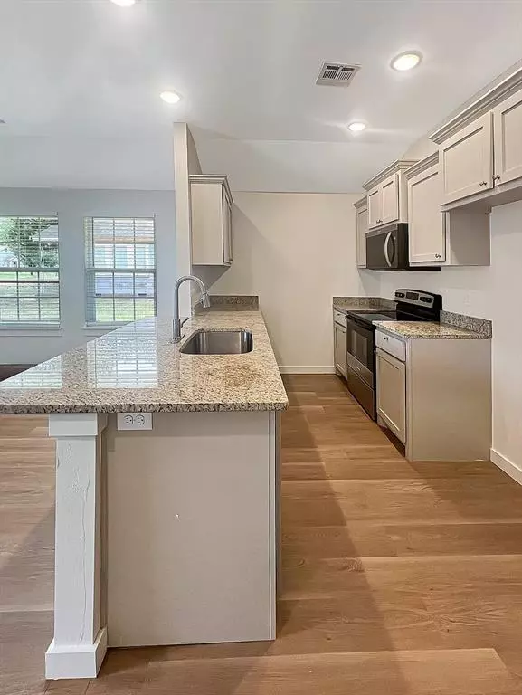 Lawton, OK 73501,805 SW Summit AVE #B