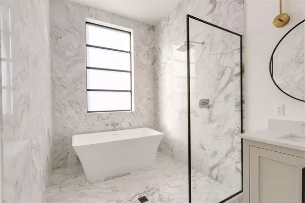 827 NW 8TH ST, Oklahoma City, OK 73106