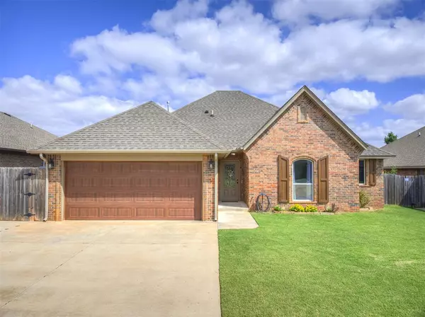 1612 Post Oak LN, Moore, OK 73160